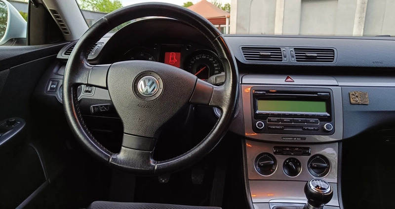 Volkswagen Passat cena 16900 przebieg: 238556, rok produkcji 2008 z Łosice małe 172
